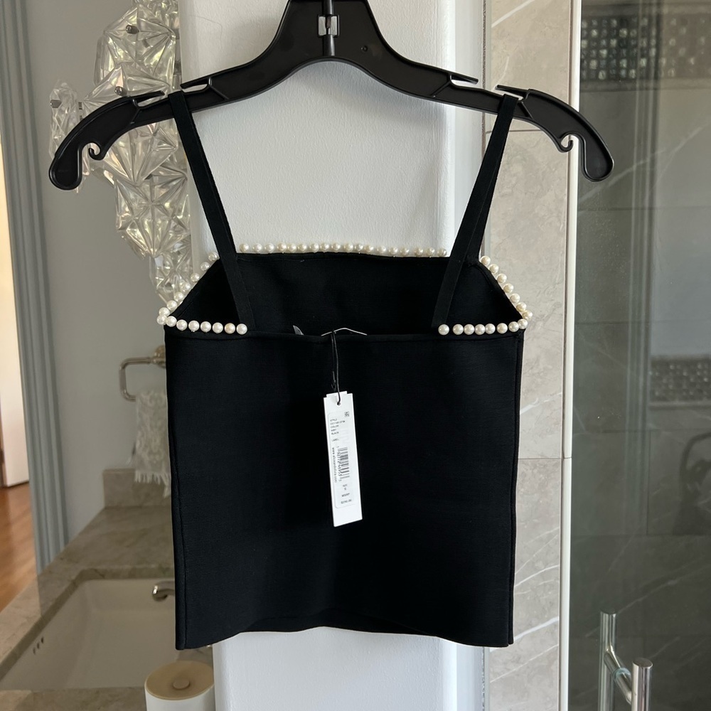 Alice + Olivia Drina Faux Pearl Cropped Rib Tank - Picture 7 of 11